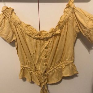 PacSun yellow cropped tee/blouse !